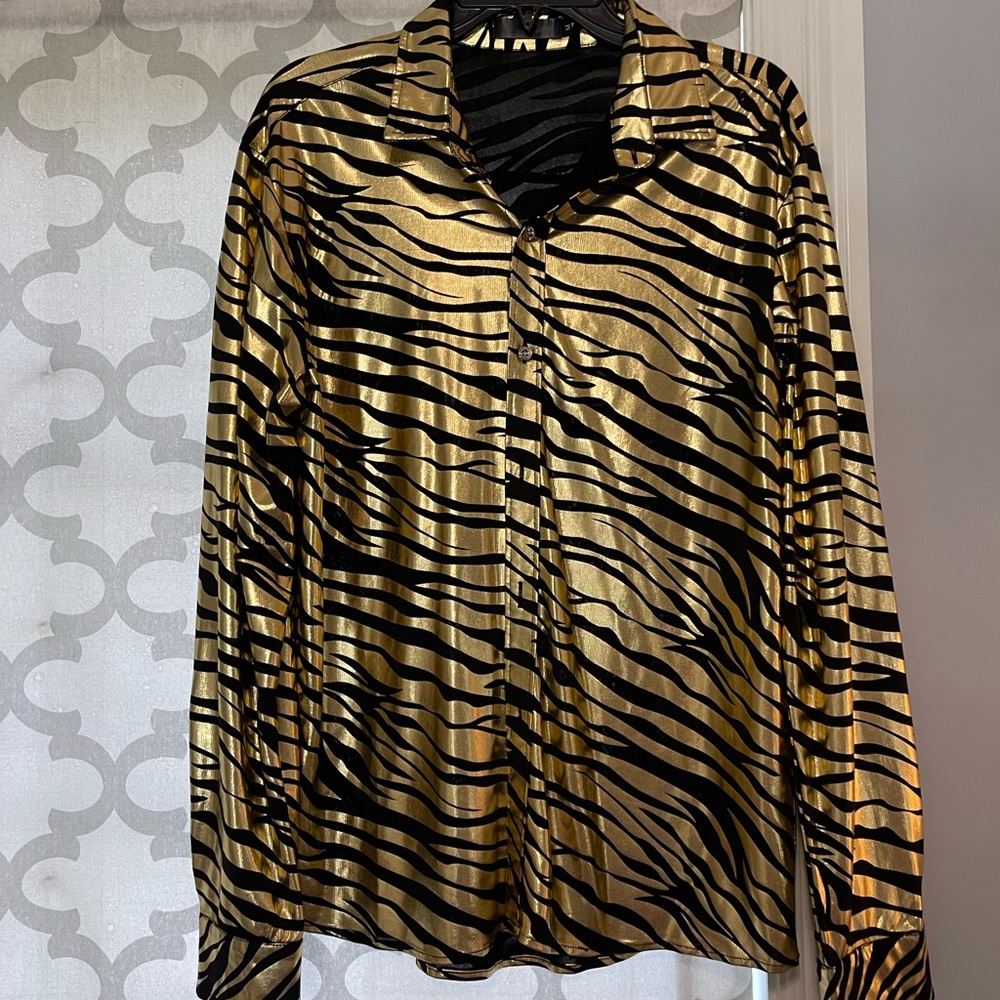 Size medium long sleeve tiger king top